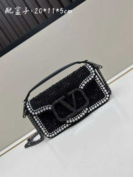Picture of Valentino Handbags _SKUfw225797487fw